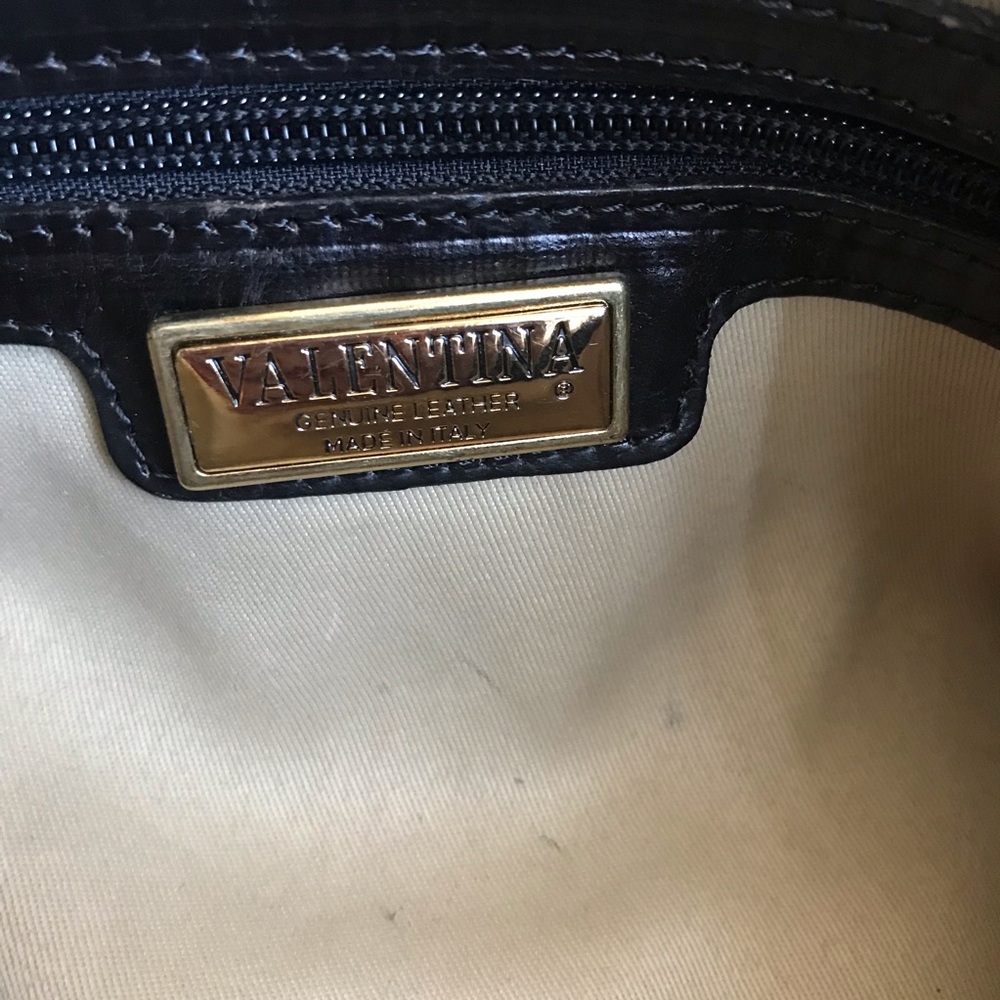 🟨Woman’s Large Valentina Black and Tan Leather Tote - Picture 10 of 16